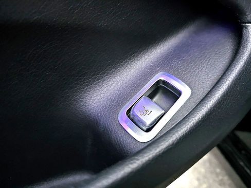 Used 2014 Mercedes-Benz S 550 Sedan image 25