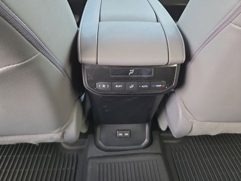 Used 2022 Toyota Highlander XLE image 20