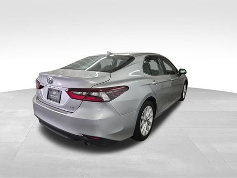 Used 2022 Toyota Camry LE image 6