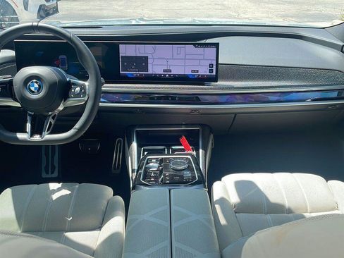 Used 2023 BMW i7 xDrive60 w/ Executive Package 2 AWD/4WD image 2