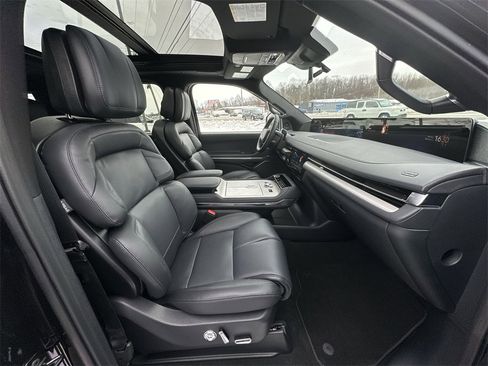 New 2026 Lincoln Navigator Reserve image 26