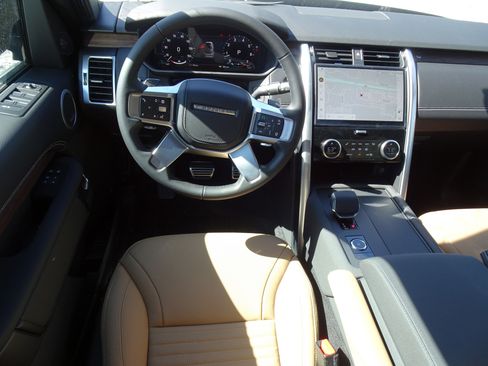 New 2025 Land Rover Discovery Dynamic SE image 20