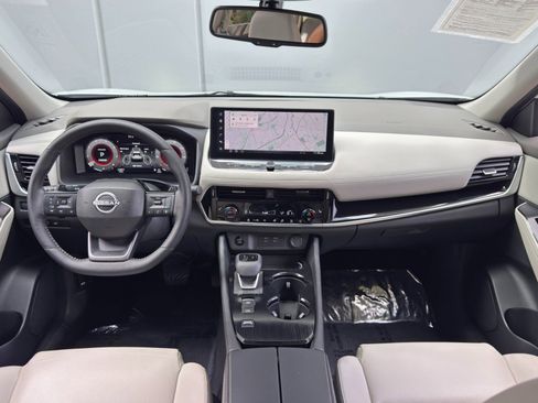 Used 2025 Nissan Rogue SL FWD image 11