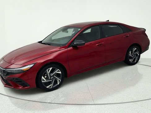 Used 2025 Hyundai Elantra Sport FWD image 3