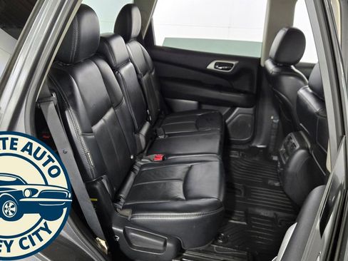 Used 2018 Nissan Pathfinder SL w/ SL Premium Package image 41