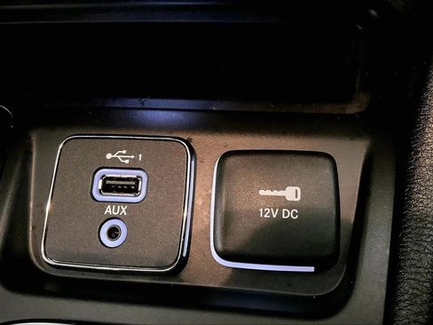 Used 2019 Jeep Cherokee Limited image 31