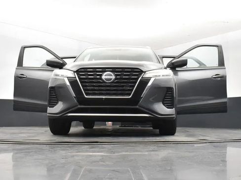 Used 2024 Nissan Kicks SV image 11