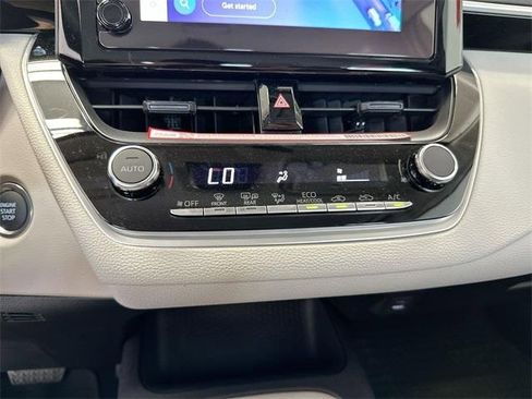 Used 2025 Toyota Corolla LE w/ Convenience Package image 19