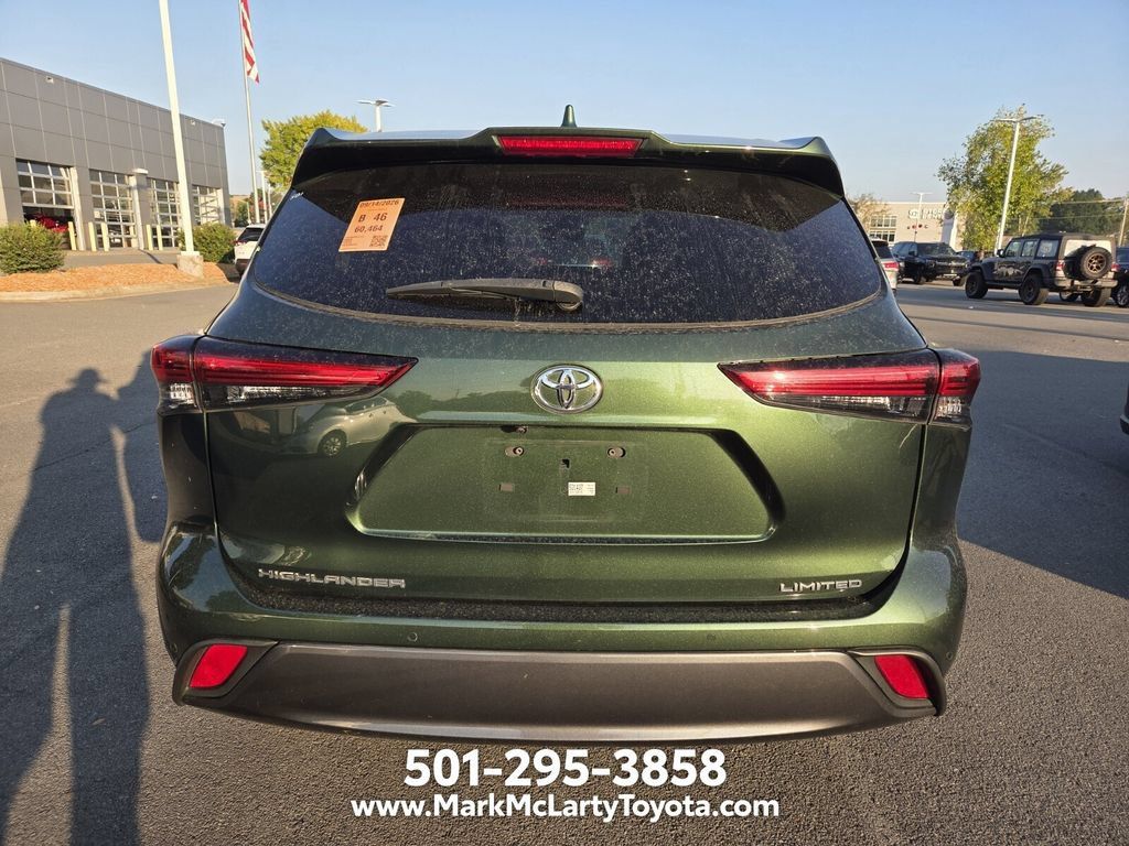 Used 2023 Toyota Highlander Limited FWD image 5