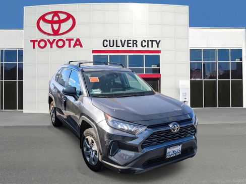 Used 2021 Toyota RAV4 LE FWD image 1