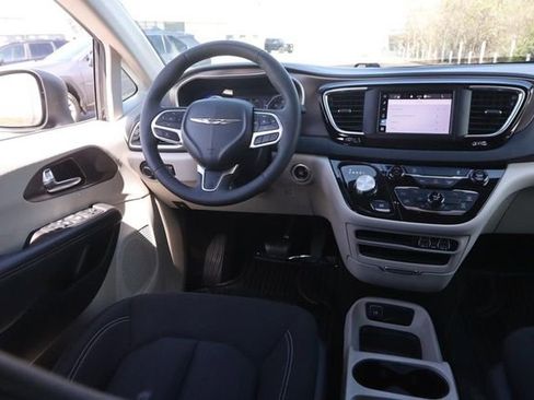 Used 2023 Chrysler Voyager LX image 24