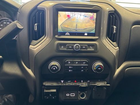 Used 2022 Chevrolet Silverado 2500 Custom w/ Custom Value Package AWD/4WD image 5