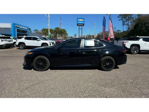 Used 2023 Toyota Camry LE image 5