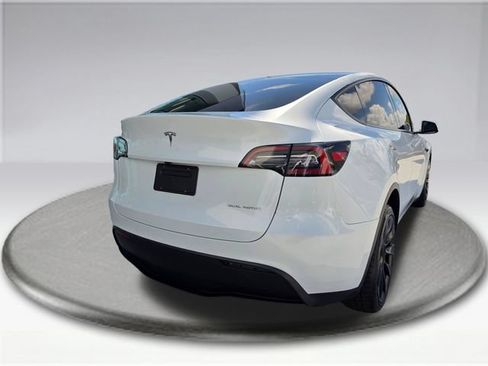 Used 2024 Tesla Model Y Long Range AWD/4WD image 12
