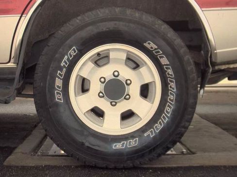 Used 1994 Isuzu Rodeo LS RWD image 8