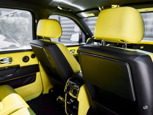 Used 2022 Rolls-Royce Cullinan Black Badge w/ Dark Exterior Package image 47