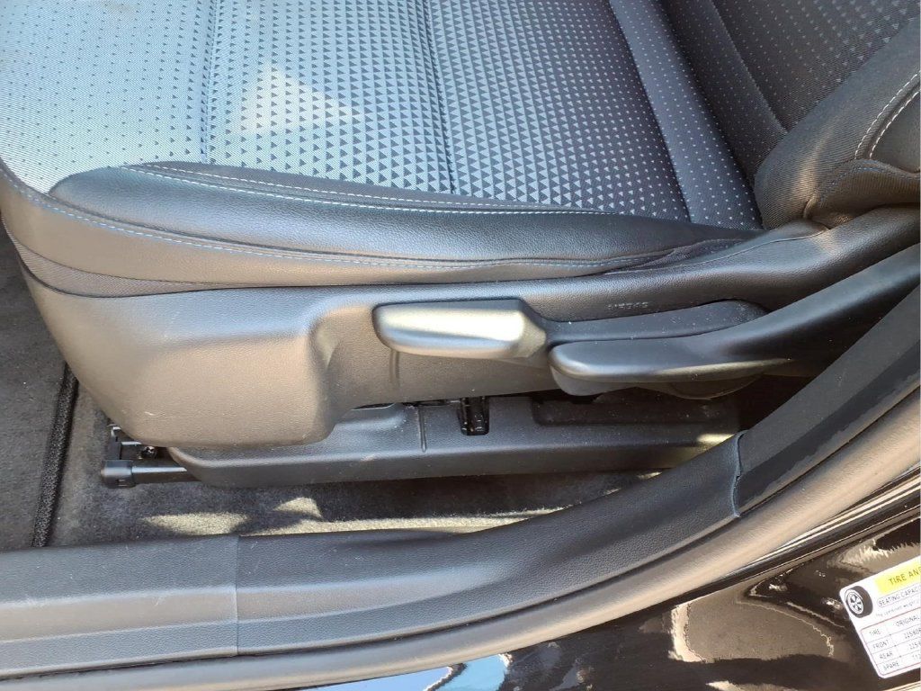 Used 2025 Chevrolet Trax LT w/ LT Convenience Package FWD image 18