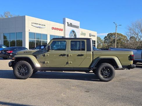 New 2025 Jeep Gladiator Sport image 10