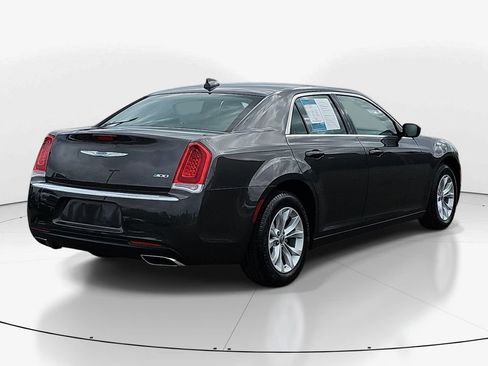 Used 2023 Chrysler 300 Touring RWD image 6