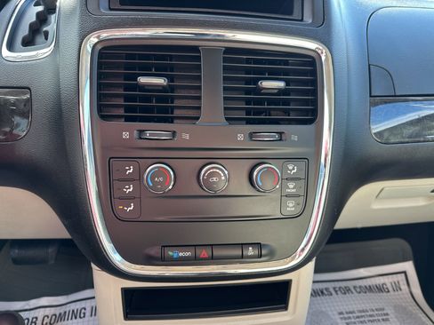 Used 2015 Dodge Grand Caravan American Value Package w/ UConnect Hands-Free Group FWD image 56