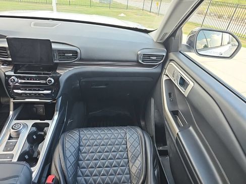 Used 2022 Ford Explorer Limited w/ Equipment Group 301A RWD image 25