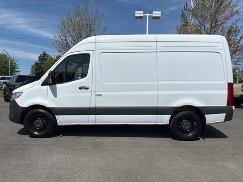 Used 2025 Mercedes-Benz Sprinter 2500 image 2