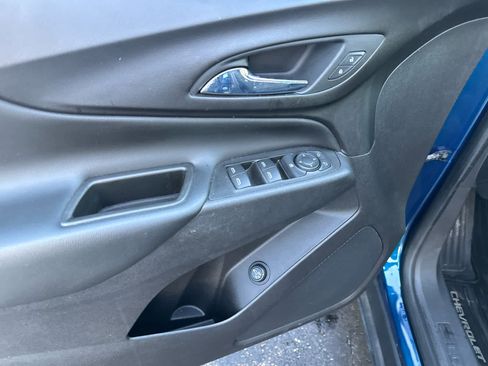 Used 2020 Chevrolet Equinox LT w/ Driver Convenience Package image 17