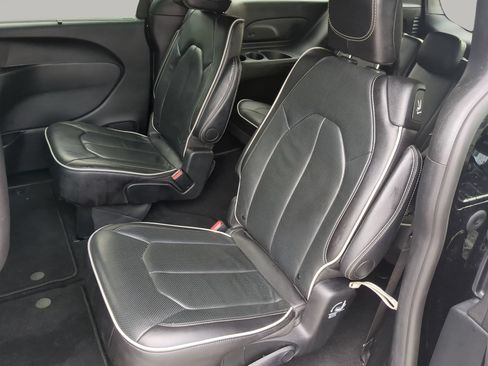 Used 2025 Chrysler Pacifica Limited FWD image 54