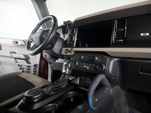 Used 2022 Ford Bronco Wildtrak AWD/4WD image 25