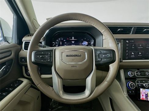 Used 2023 GMC Yukon XL Denali image 11