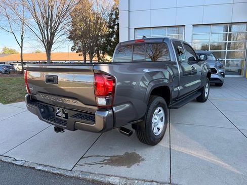 Certified 2022 Toyota Tacoma SR image 4
