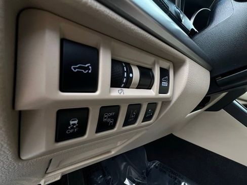 Used 2018 Subaru Outback 2.5i Limited image 24