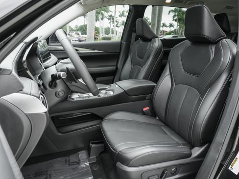 Used 2026 INFINITI QX60 Luxe w/ Cargo Package image 7