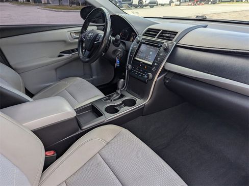 Used 2016 Toyota Camry SE image 13