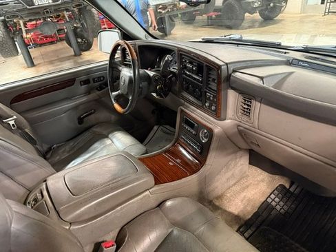 Used 2002 Cadillac Escalade AWD image 12