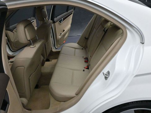 Used 2014 Mercedes-Benz C 250 Luxury image 24