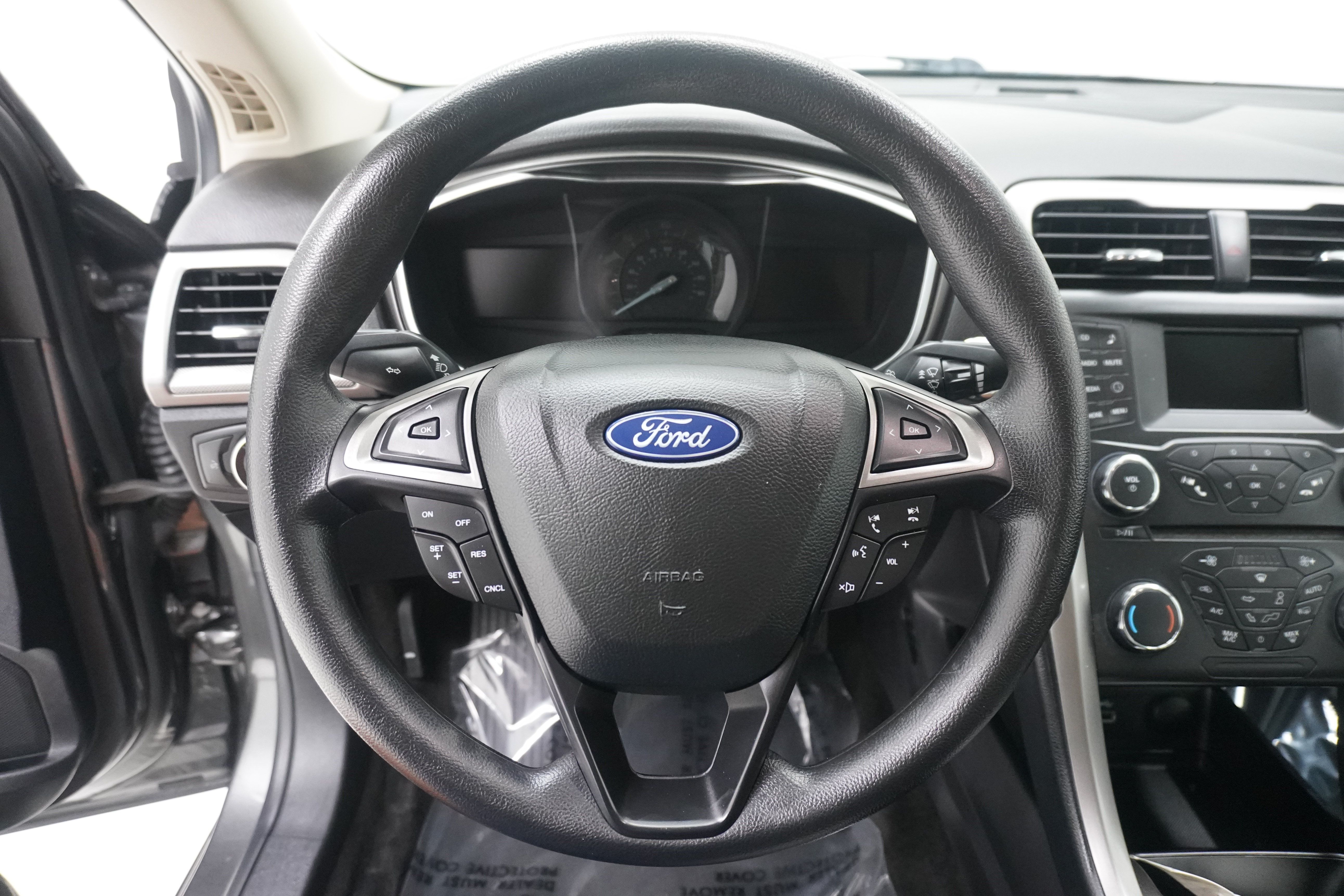 Used 2018 Ford Fusion S FWD image 15