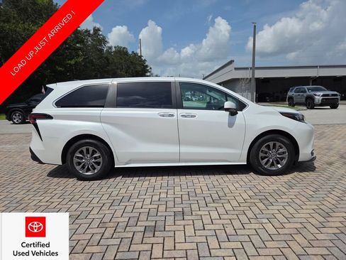 Certified 2025 Toyota Sienna XLE FWD image 12