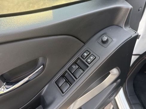 Used 2024 Nissan Frontier SL image 9