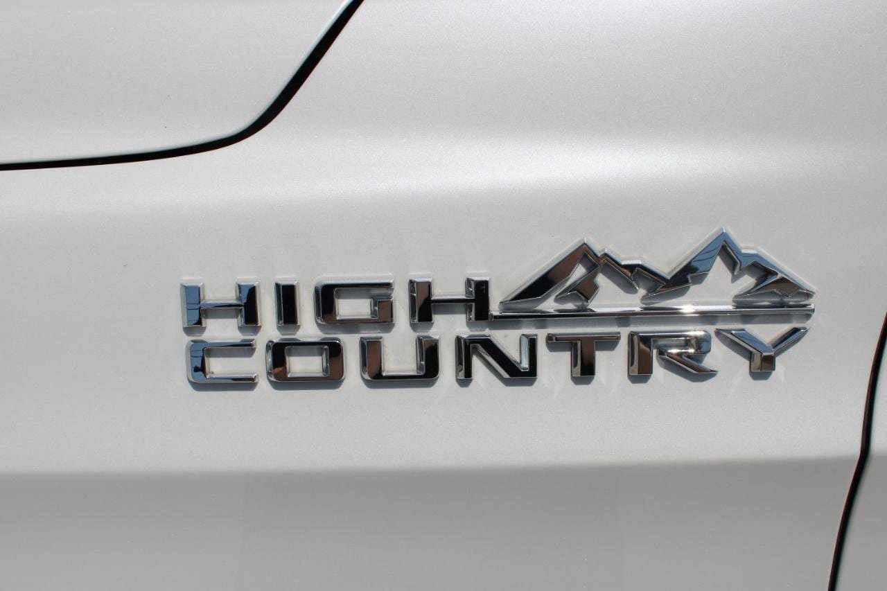 Used 2022 Chevrolet Suburban High Country AWD/4WD image 7