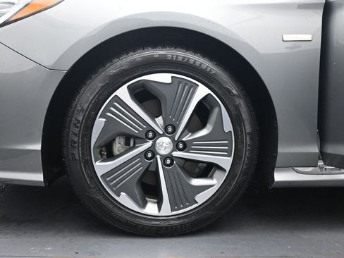 Used 2018 Hyundai Sonata Limited image 18