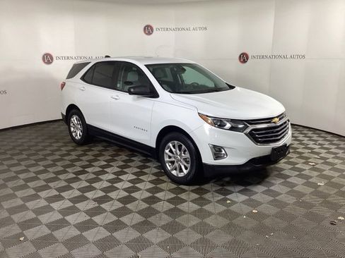 Used 2020 Chevrolet Equinox LS w/ LS Convenience Package image 3