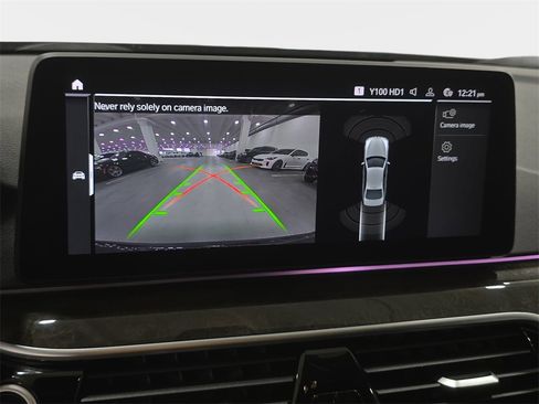 Used 2023 BMW 530e w/ M Sport Package image 22