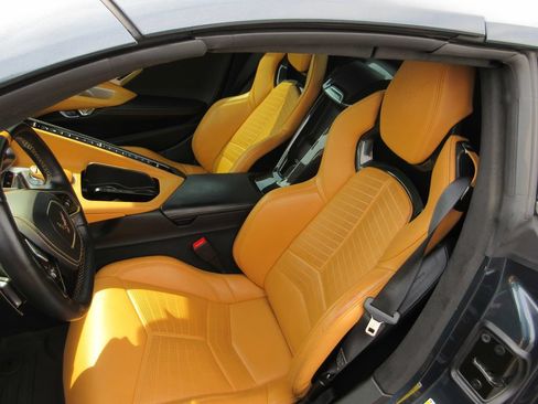 Used 2021 Chevrolet Corvette Stingray Premium Conv w/ Z51 Performance Package RWD image 17