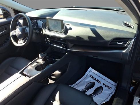 Used 2025 Nissan Rogue SV w/ SV Premium Package image 12