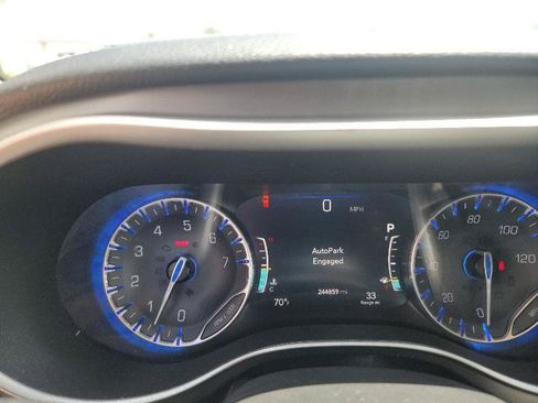 Used 2021 Chrysler Pacifica Touring-L FWD image 13