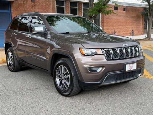 Used 2017 Jeep Grand Cherokee Limited AWD/4WD image 7