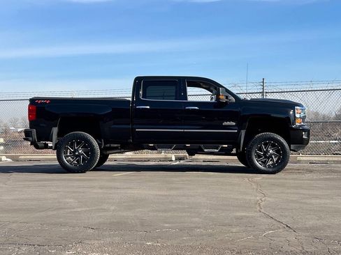 Used 2018 Chevrolet Silverado 2500 High Country w/ Duramax Plus Package image 39