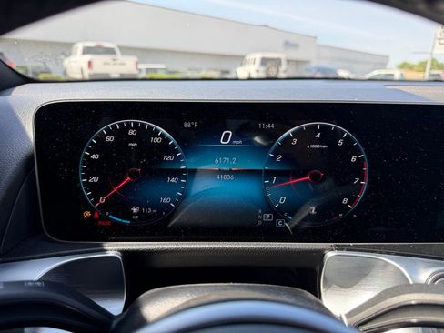 Used 2021 Mercedes-Benz GLB 250 4MATIC image 10