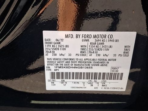 Used 2022 Ford Explorer XLT w/ Equipment Group 202A AWD/4WD image 32